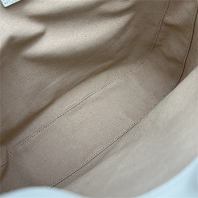 Gu.cci Diana Medium Shoulder Bag White Leather 746124