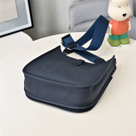 Evelyne III PM Bag In Navy(options)