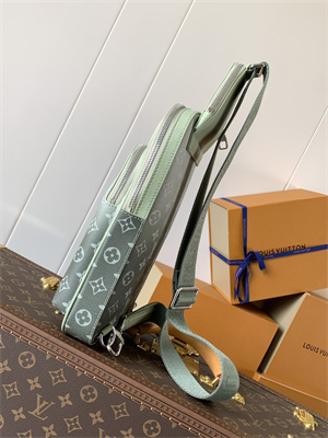 L.V Avenue Slingbag  Monogram Gradient coated canvas Khaki Green M11702