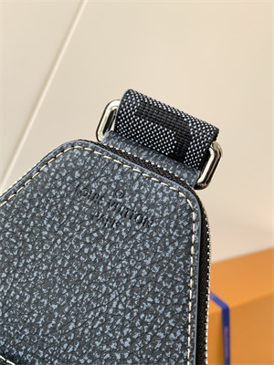 L.V Avenue Slingbag  Avenue Slingbag NM Monogram Canvas Dk Green M46344