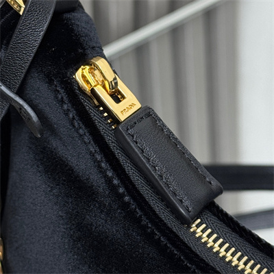 Prada Re-Edition Velvet mini-bag Black 1BC204