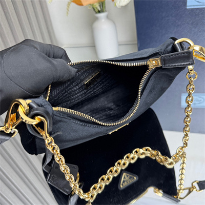 Prada Re-Edition Velvet mini-bag Black 1BC204