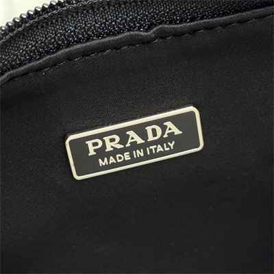 Prada  Re-Edition 2000 mini-bag With Diamond Black 1NE515