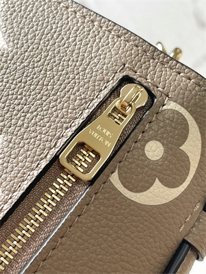 L.V Pochette Metis East West Monogram Empreinte embossed cowhide leather Tourterelle Gray / Cream Beige M23081 TOP