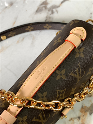 L.V Pochette Metis East West Monogram Coated Canvas M46279 TOP