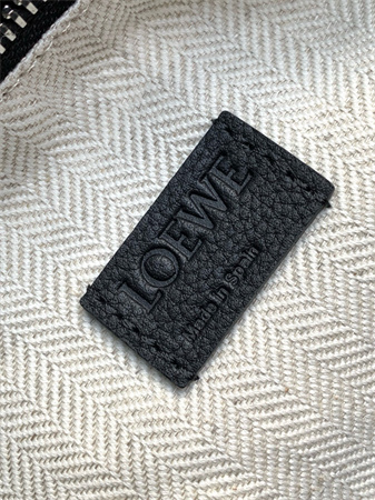 Loewe Puzzle Bag In Soft Grained Calfskin