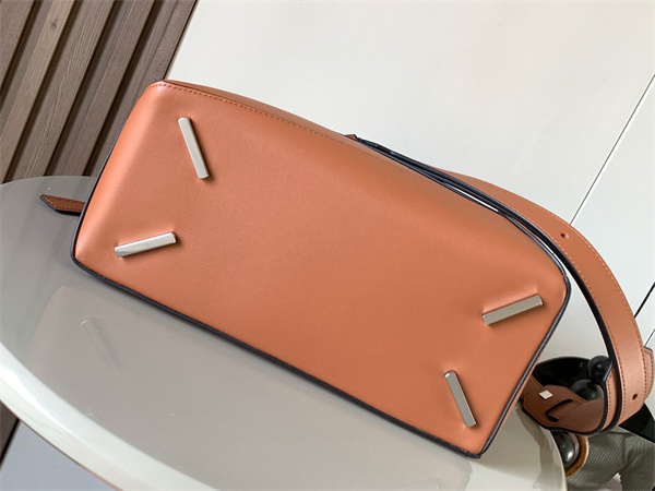 Loewe Puzzle Bag In Classic Calfskin