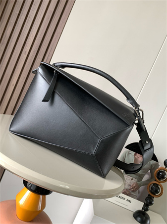 Loewe Puzzle Bag In Classic Calfskin