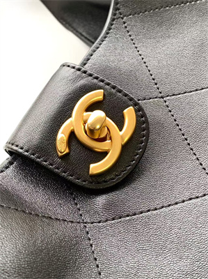Chanel Large Hobo Bag Lambskin Gold Tone Metal Black AS5425
