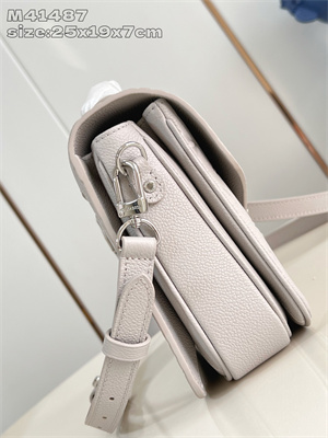 L.V Pochette Métis Monogram Empreinte Brume M13481