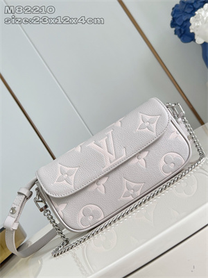 L.V Wallet On Chain IVY Monogram Emprenite Brume M82210