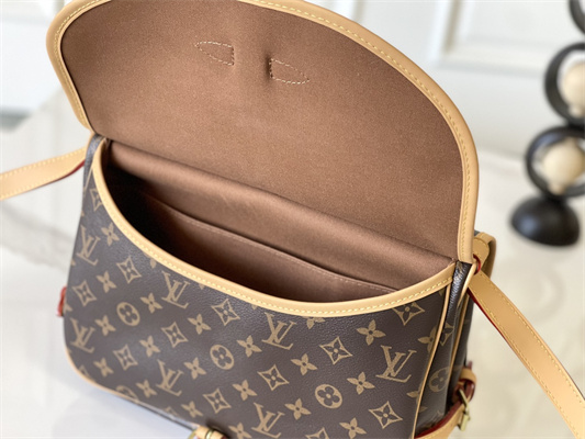 L.V SAUMUR MM Messenger Bag Monogram Canvas M40710