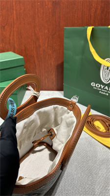 Goyard Beluga Mini Bag Goyardine Canvas & Chevroches Calfskin Black &Tan