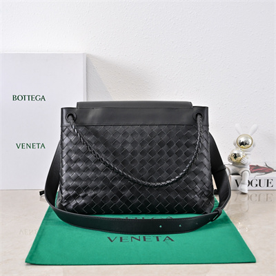 BV Medium Andiamo Messenger Bag In Calfskin Black