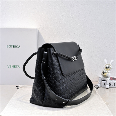 BV Large Andiamo Messenger Bag In Calfskin Black