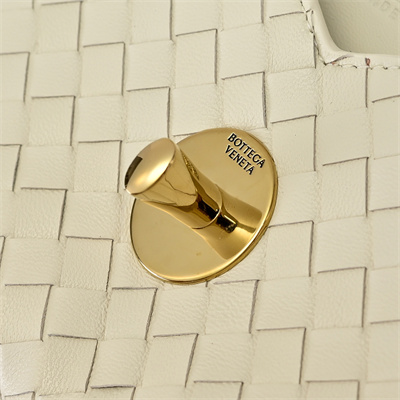 BV Knot Lock Bag In Lambskin Sea Salt