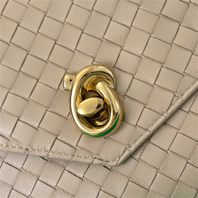 BV Knot Lock Bag In Lambskin Ecru