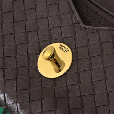 BV Knot Lock Bag In Lambskin Fondant