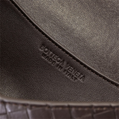 BV Knot Lock Bag In Lambskin Fondant