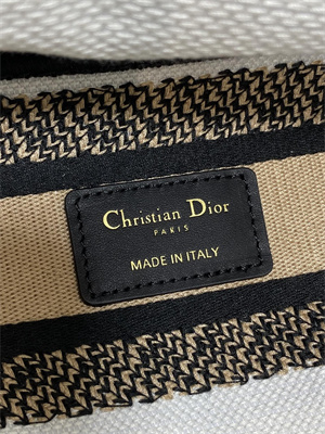 CD Medium Lady D-Lite Bag  Embroidery White