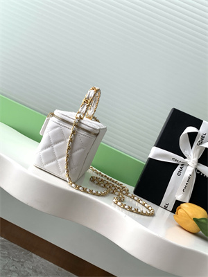 Chanel Vanity with chain Grained Calfskin& Gold-Tone Metal White AP4799