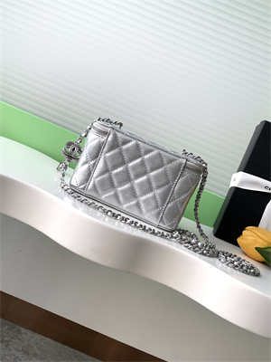 Chanel Vanity Case Grained Calfskin& Silver-Tone Metal Silver AP3940