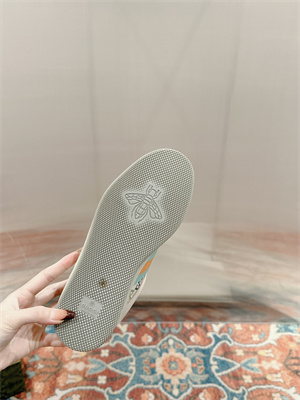 Gucci Sneakers Women 39011