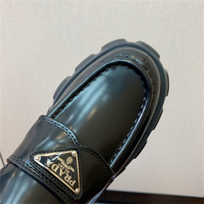 Prada Loafer Women/Men 39023