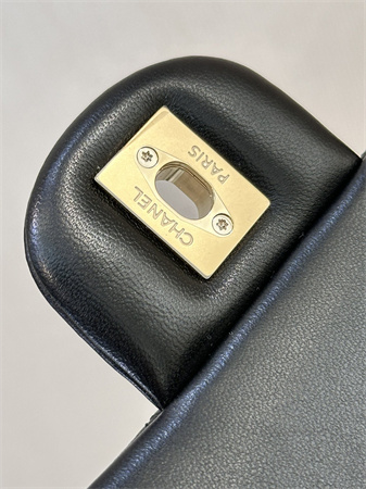 Chanel Medium Classic Flap Bag Lambskin Gold Tone Metal Black 01112 TOP