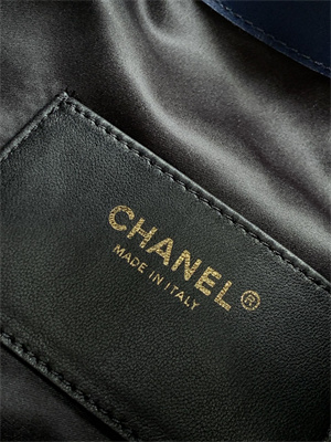 Chanel 25 Medium Handbag Tweed Gold Tone Metal Navy AS5311