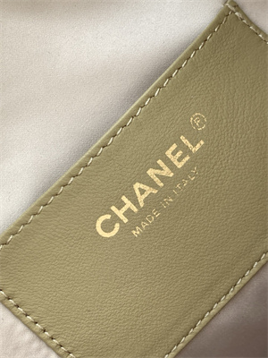 Chanel 25 Medium Handbag Tweed Gold Tone Metal White AS5311