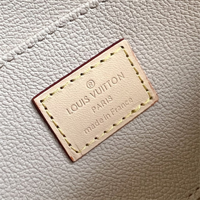 L.V Cosmetic Pouch MM Monogram Canvas M47515