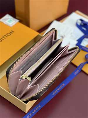 L.V  Zippy Wallet Vivienne Winter Holidays Monogram Canvas Snowy Pearl M26256